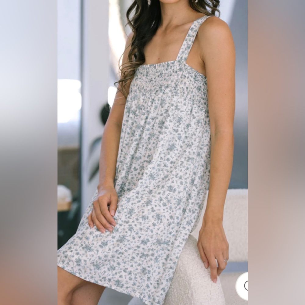 GILLI dress white blue ditzy fabric tank dress smocking wrinkle resistant